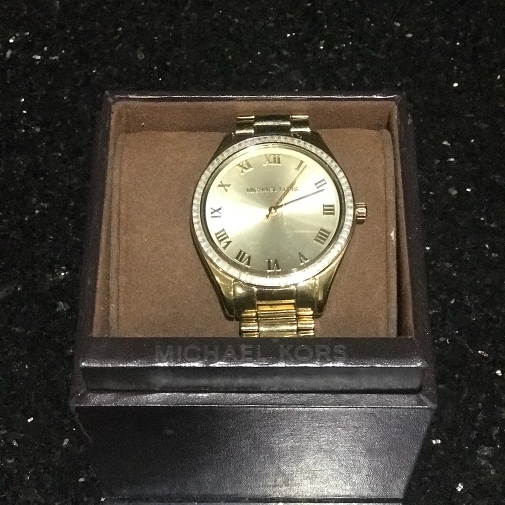 Michael Kors Watch Gold/diamonds on the face.